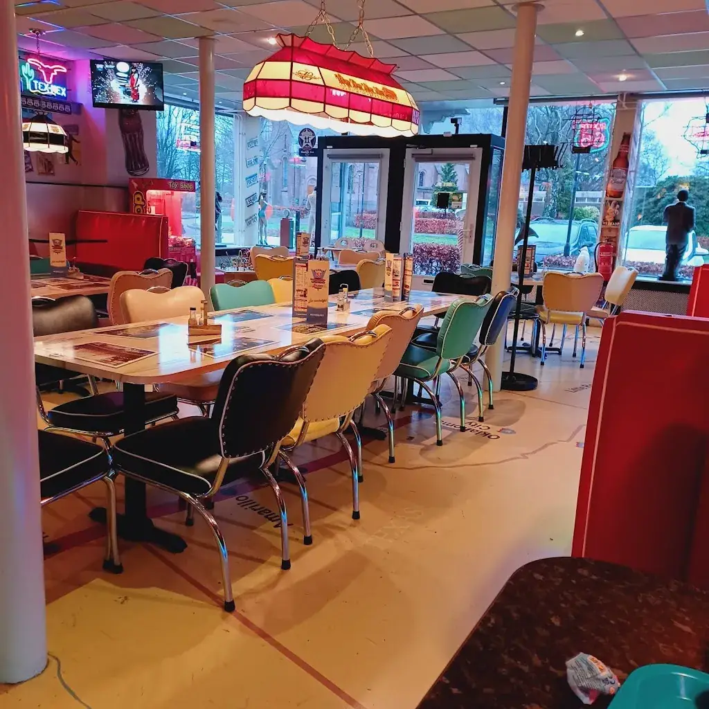 Kinga Bednarczyk_Highway 51_Sint-Oedenrode_review