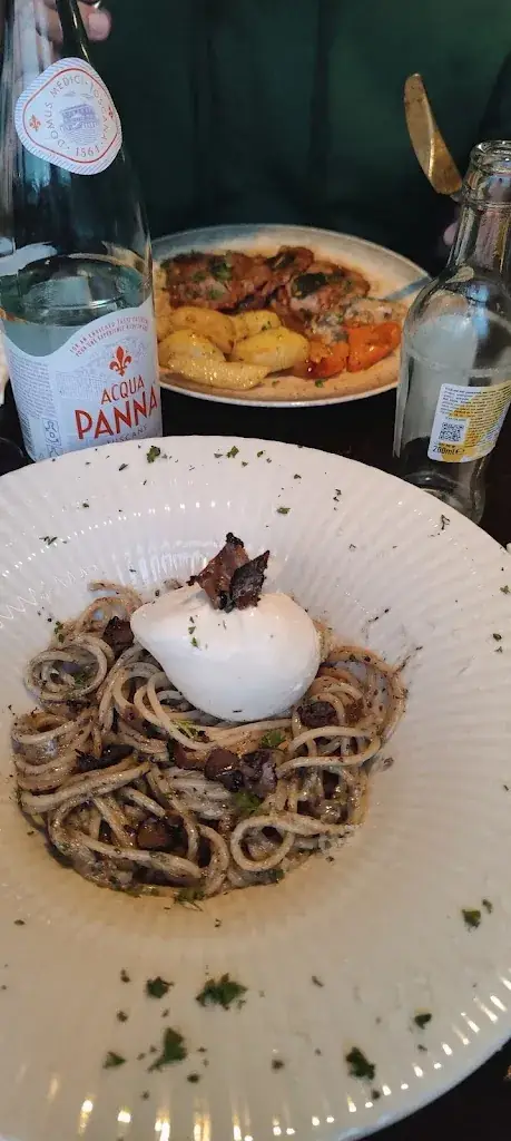 Laura Stal_Napolitaans Restaurant Vesuvio Buono_Zand_review
