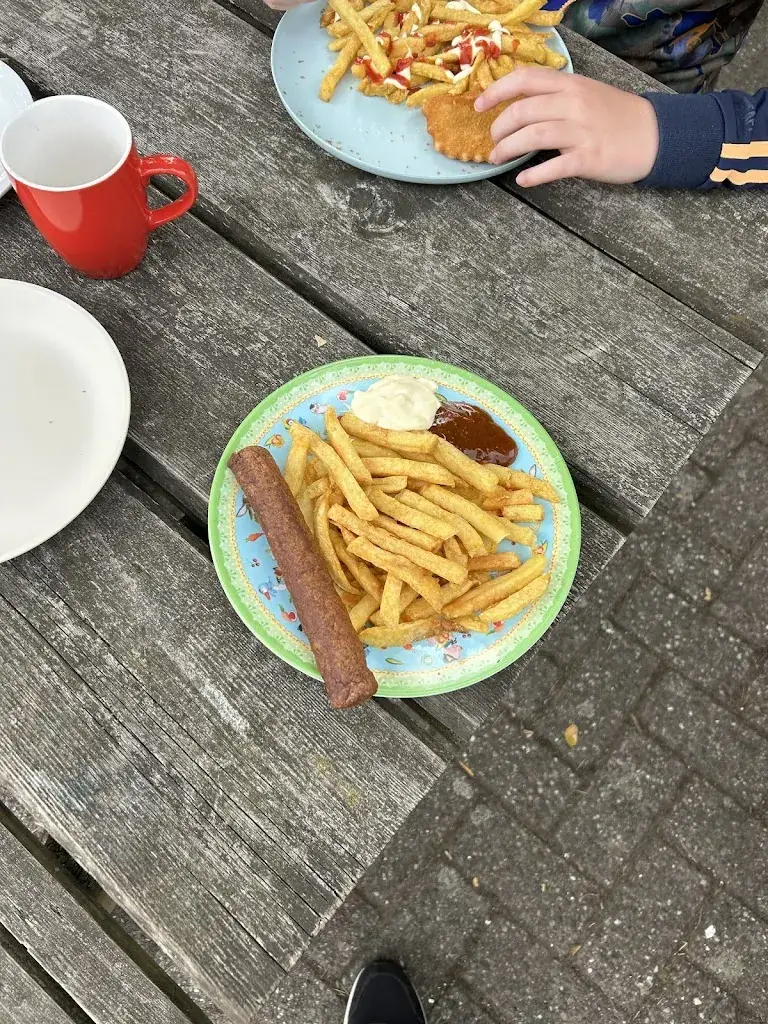 Jurgen Sosef_Cafetaria Lily (eigengemaakte friet)_Zand_review