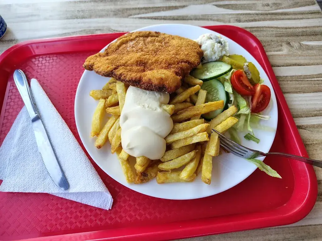 Cafetaria Lily (eigengemaakte friet)_Zand_slider_image_3