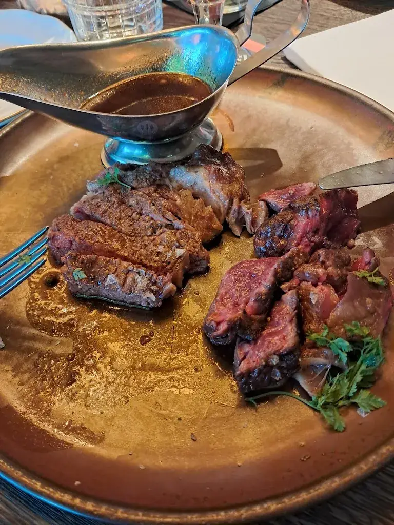 mark Voolstra_Gini's Bergen_Bergen_review