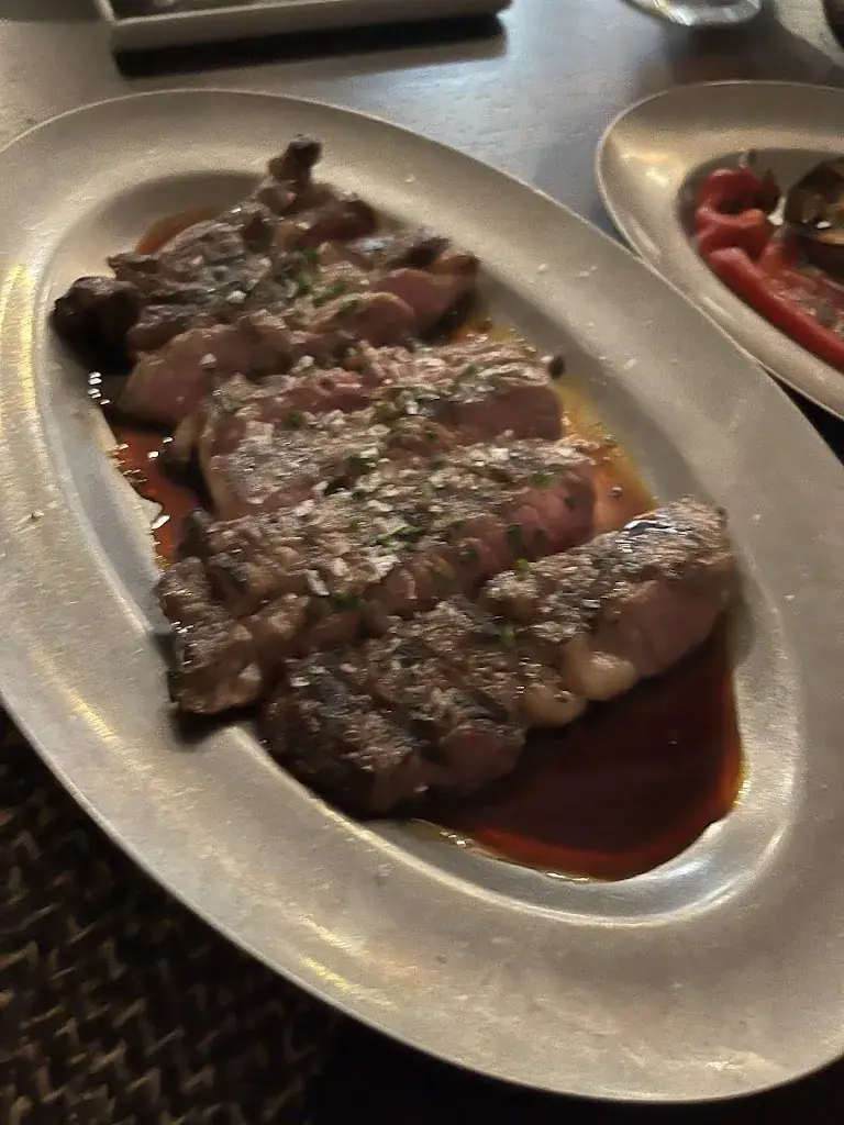 Nasma Shwahde_KAIA Contemporary Greek_Amsterdam_review