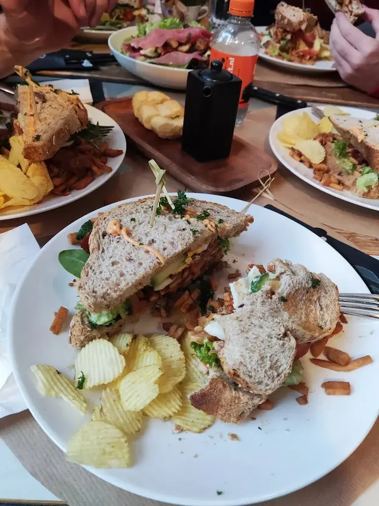 Lunchroom EEHT_Best_slider_image_2