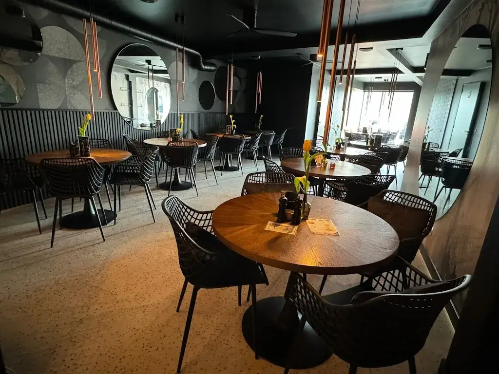 Bistro55 restaurant in Best