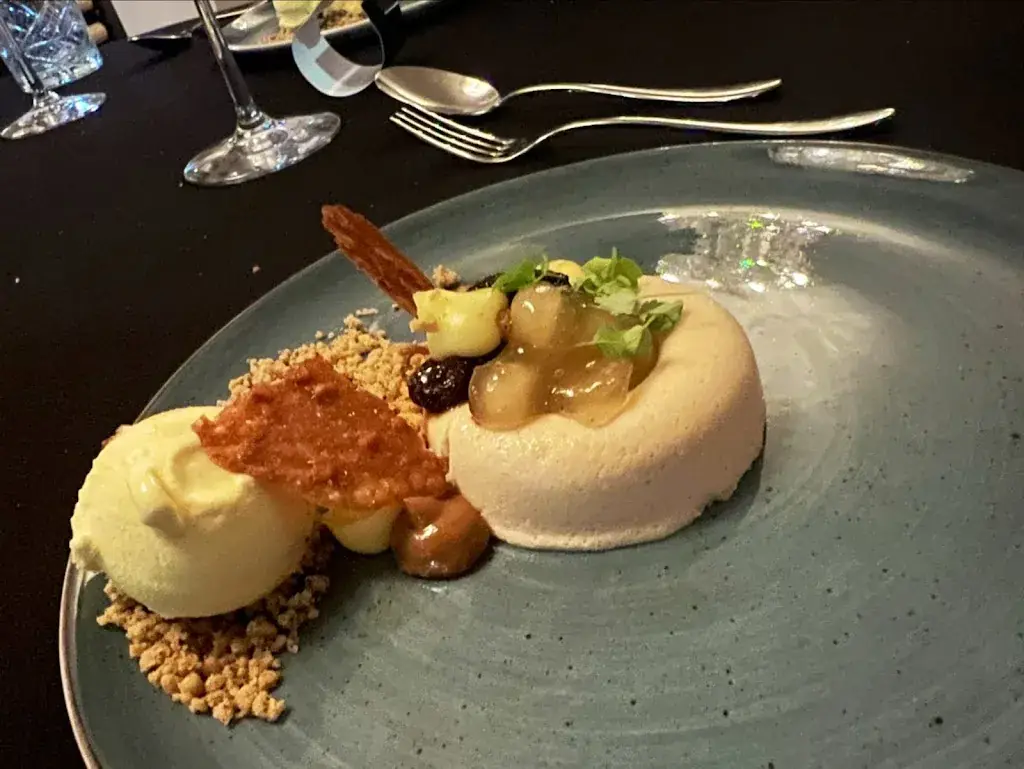 Leon Groenendijk_Bastille_Best_reseña