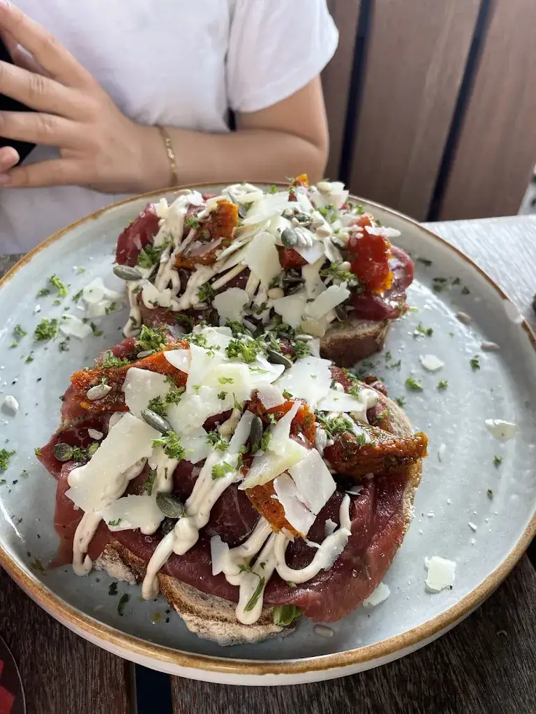 Winnie Stuwitz_Brasserie La Colline_Oss_review