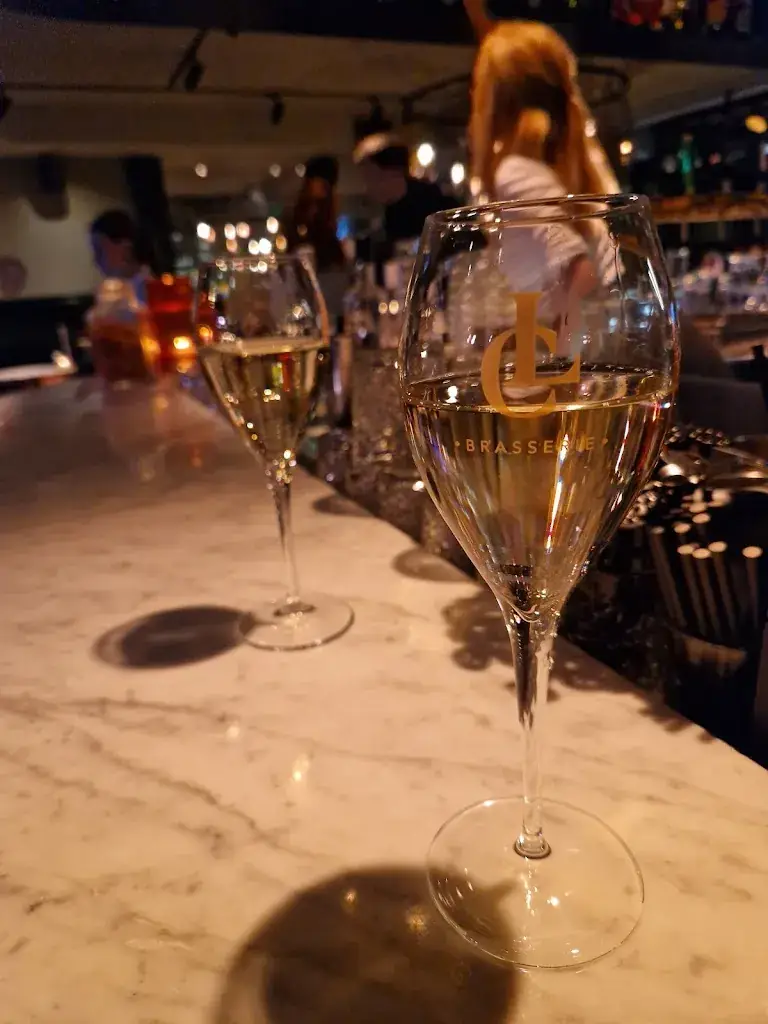 Cassie Lorraine_Brasserie La Colline_Oss_review