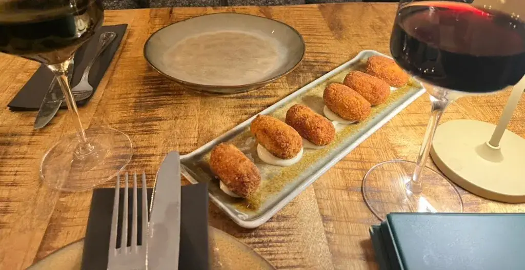 monica altisent aragones_Los Olivos_Breda_review