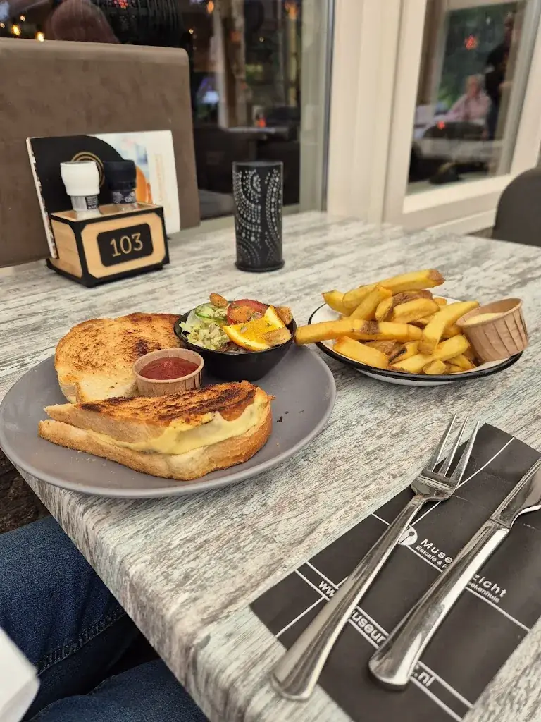 Lynn White_Eetcafé en Pannenkoekenhuis Museumzicht_Overloon_recensione