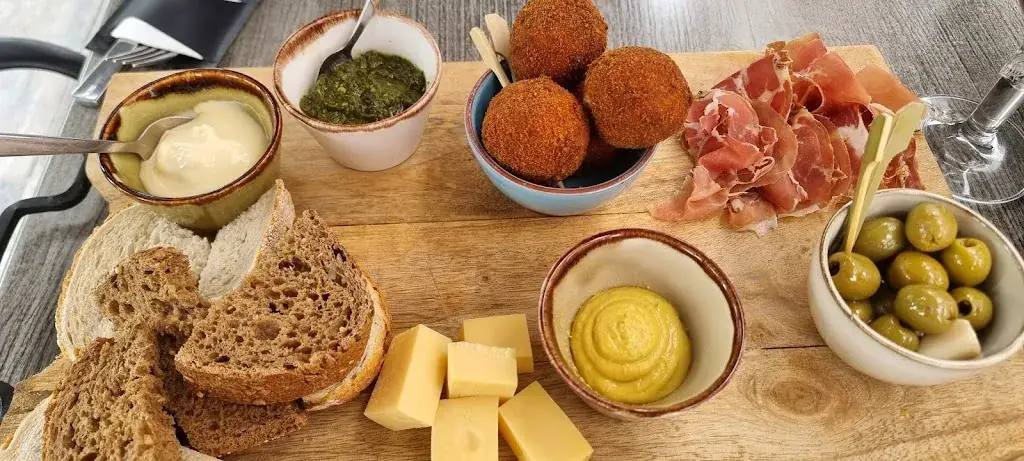 Melanie. J_Onder Ons in Reek_Reek_review