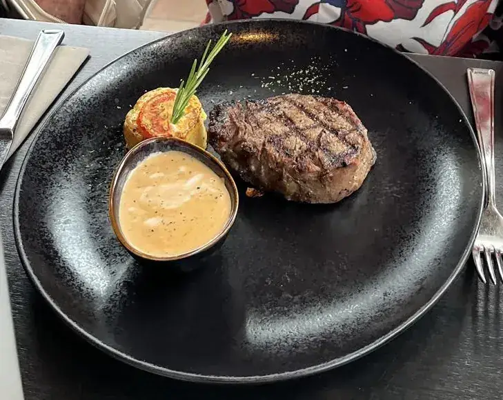 Domi R._Wapen van Nassau_Rucphen_review