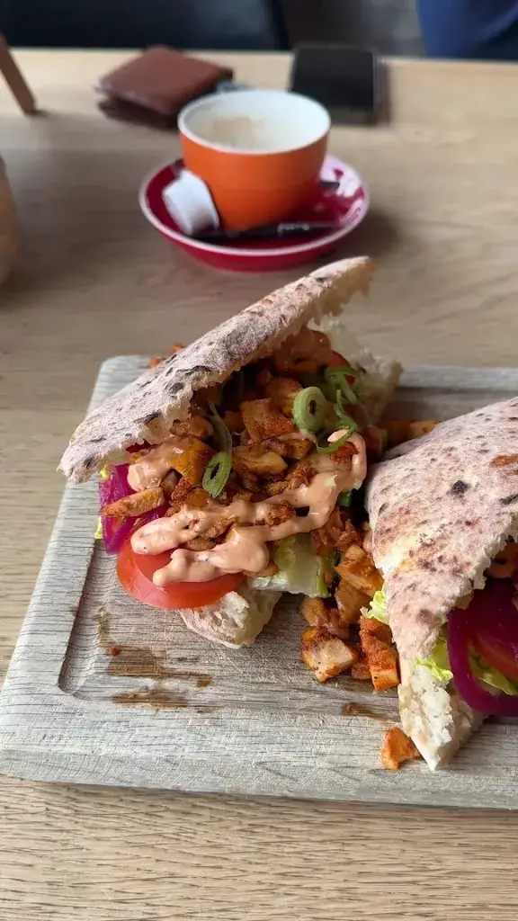 Ceciline Thai_Paviljoen SALT_Terherne_review