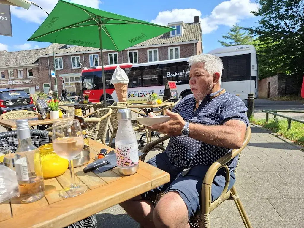 Mieke Botter v Antwerpen_Het Friethuys_Sint-Michielsgestel_review