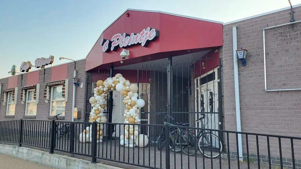 't Pleintje restaurant in Willebrord