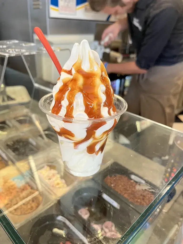 Durk Bouma_Cafetaria Veenema_Akkrum_avis