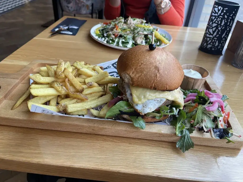 mji haghi_Bij Guus_Someren_review