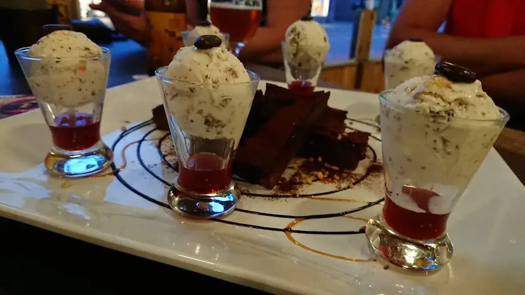 Menu_Burgers & a la Carte, Cafe-Zaal-Brasserie-Grill Kitchen 