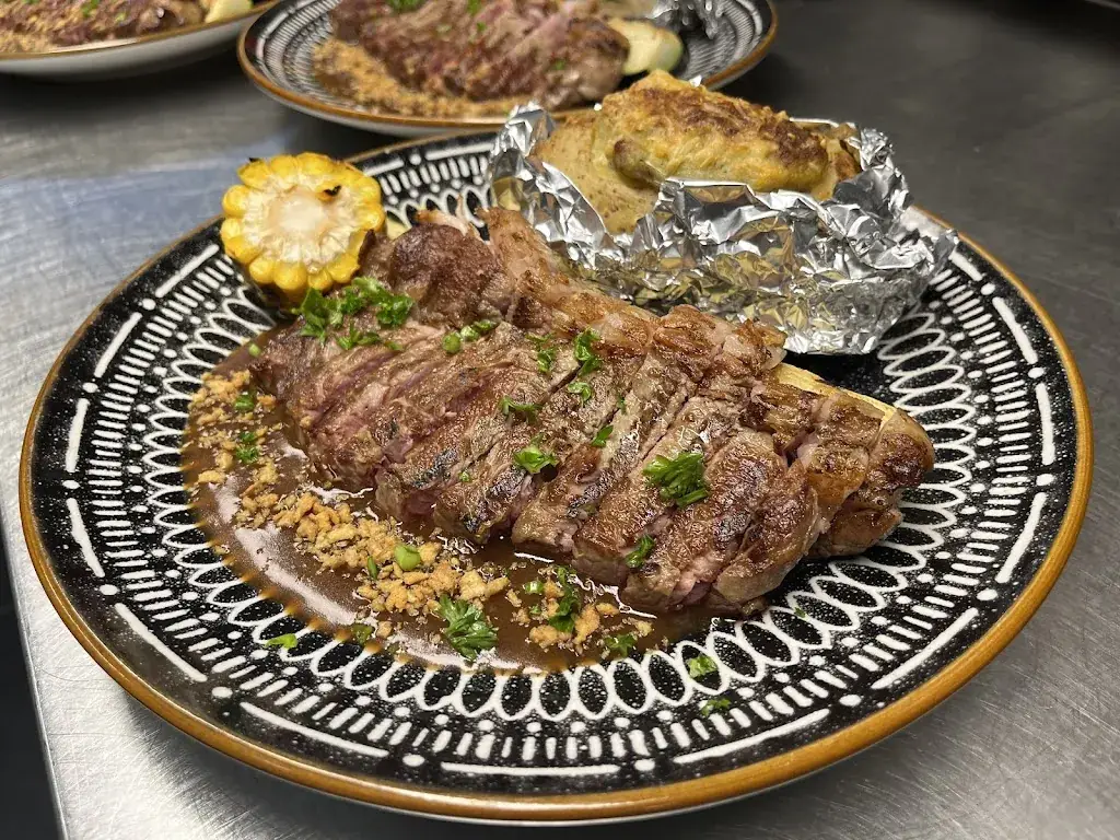 Burgers & a la Carte, Cafe-Zaal-Brasserie-Grill Kitchen 