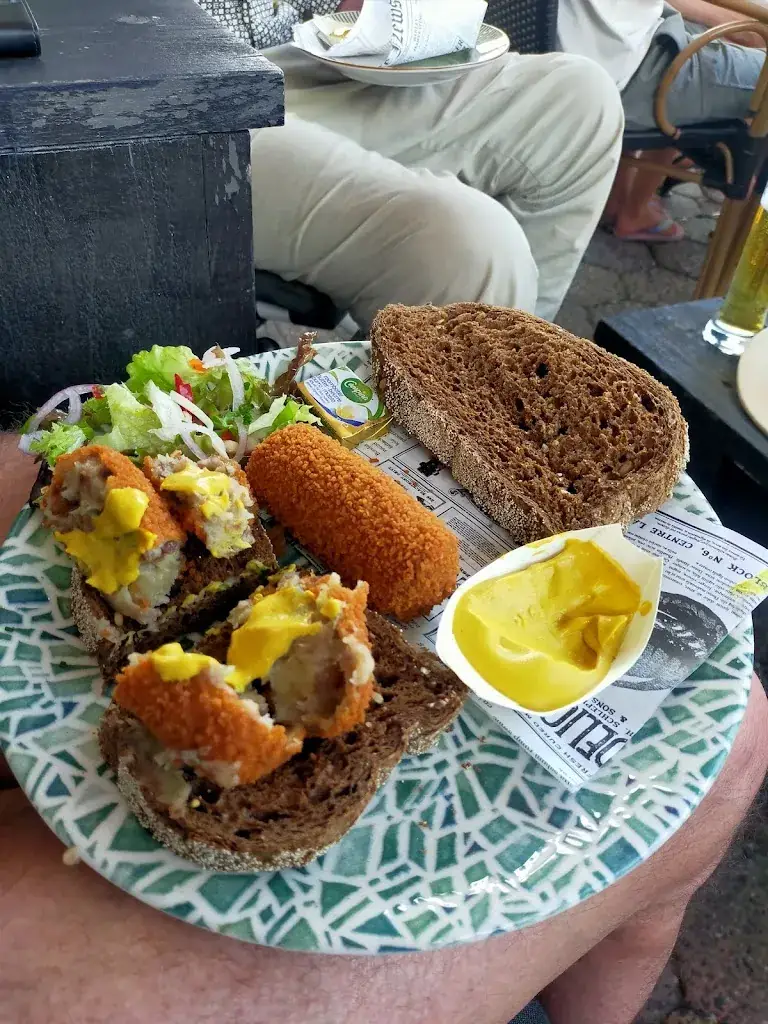 Gerrit Kuijt_Café-Restaurant De Gouden Leeuw_Terherne_review