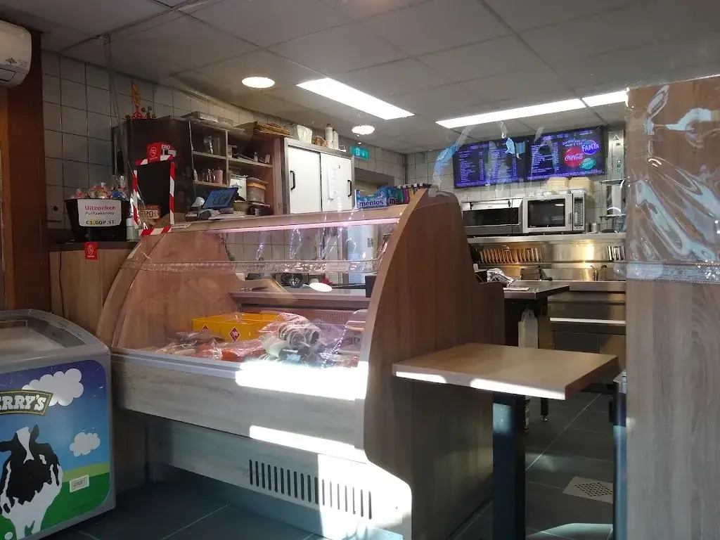 Cafetaria Smik en Smak restaurant in Akkrum