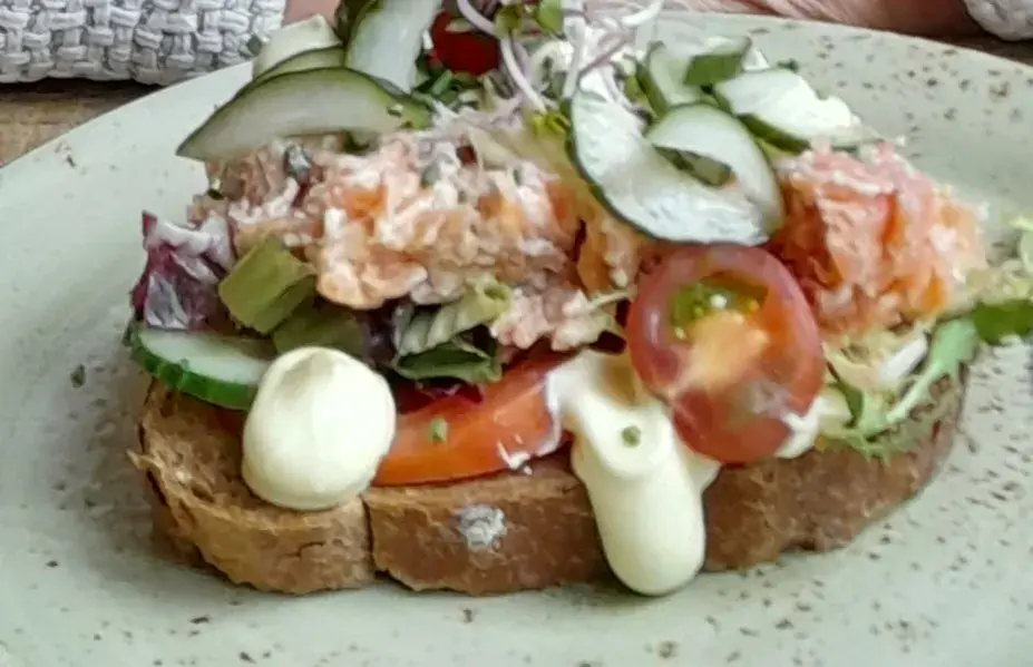 Emmy Verheijen (Orange blue trading CC)_Lunchroom de Uitdaging_Ulvenhout_recensione