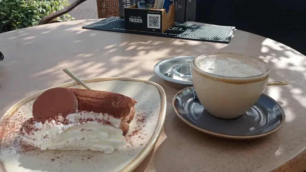 Alecsandra Oliveira_Cafe Hotel Thijssen_Vlierden_review