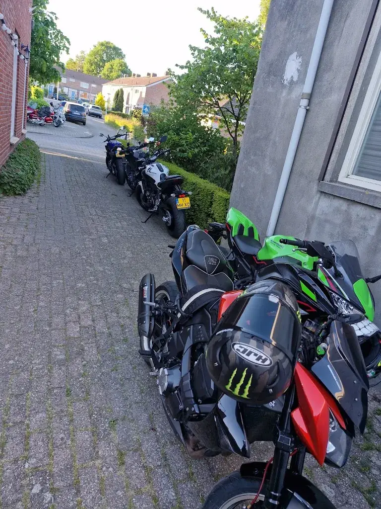 Leon Jacobs_Café Het Hoefijzer_Woensdrecht_reseña