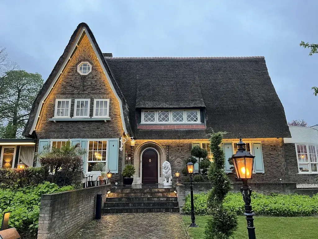 June Thorfun_Villa La Bella_Veldhoven_review