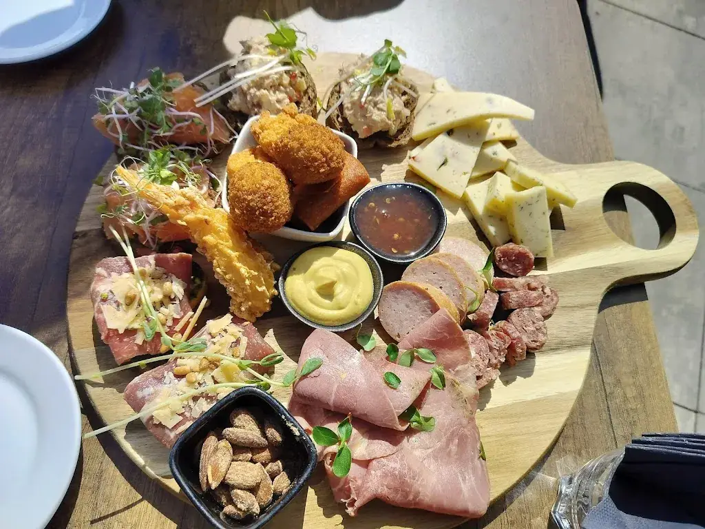 Sunny Van Der Zijde_Brasserie de Lindeboom_Burg_review