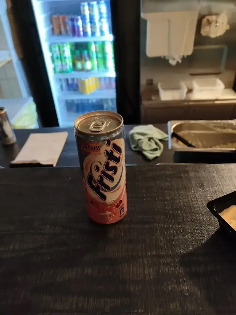 Steef Huiberts_cafeteria Smikkelhof_Zand_recensione