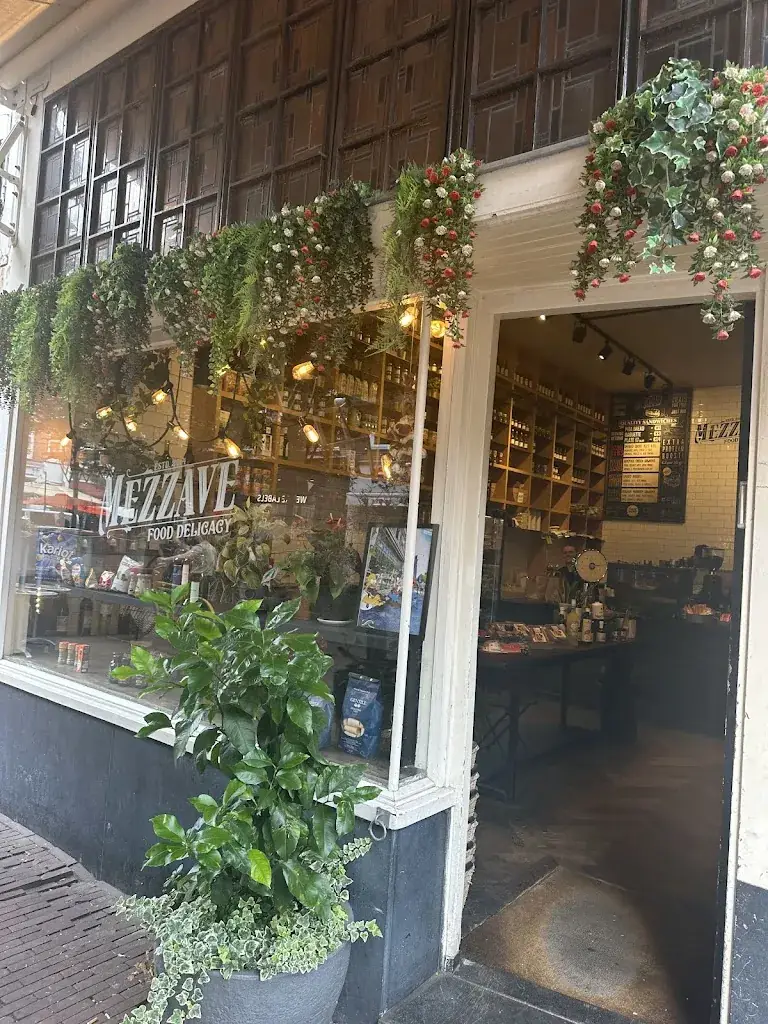 Yoster Daniel_Mezzave_Amsterdam_review