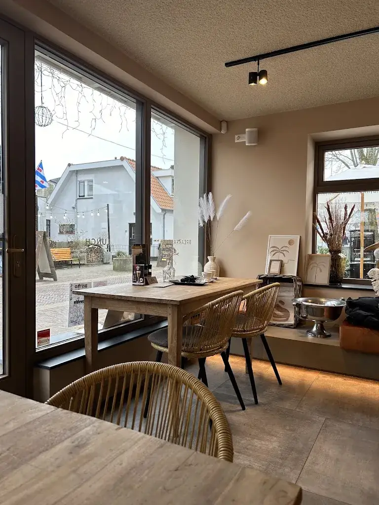 MARIA ALEXIOU_Widewood_Schoorl_review