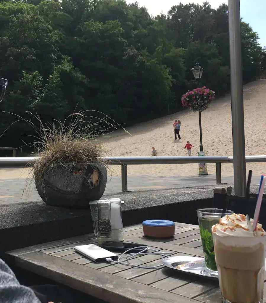 Kat Chee_Zilte Zoen Schoorl_Schoorl_review