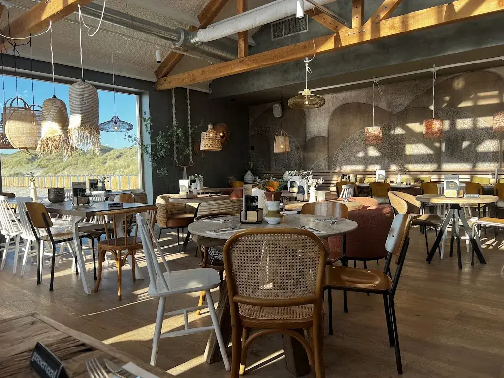 Mark de Bois_Beach Pavillion Hargen_Schoorl_review