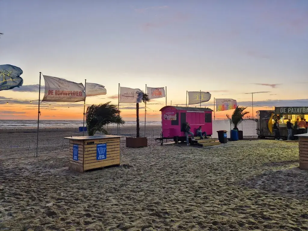 Denise mendes_Beach Pavillion Hargen_Schoorl_review