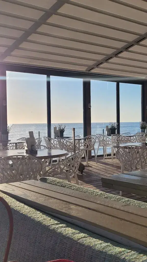 Mirella Valverde_Beach Restaurant Prince George_Schoorl_review