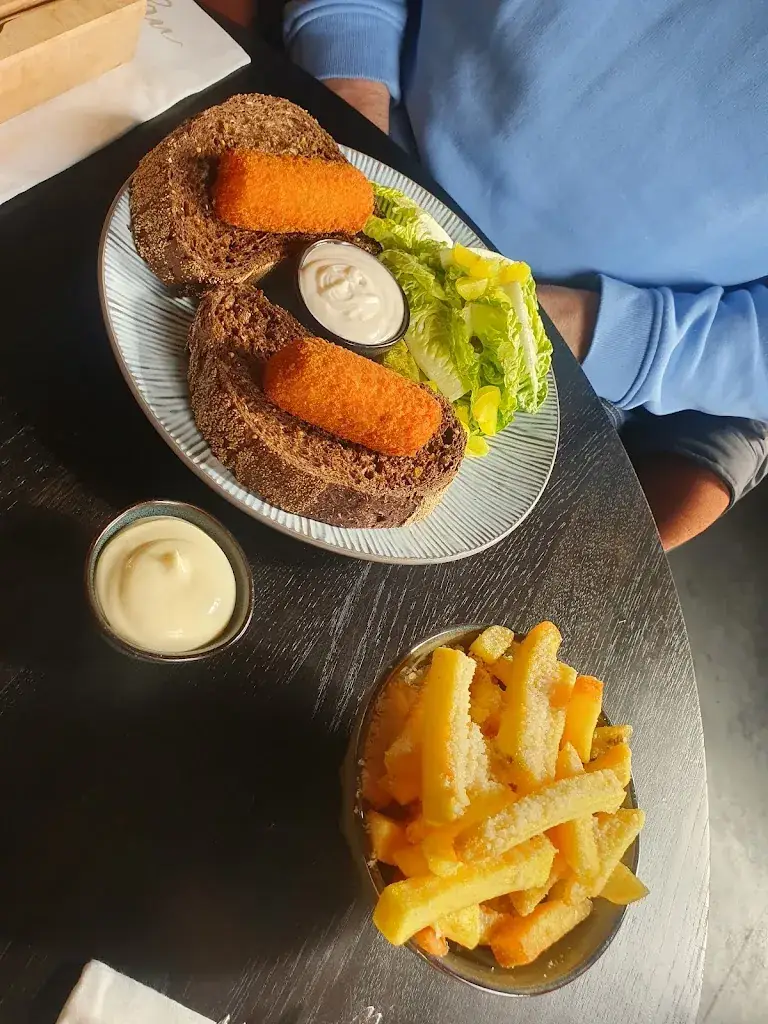 Demi Terlien_MJ grand café_Lelystad_recensione