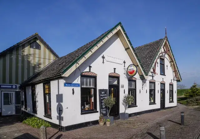 The Wagon Wheel_Lambertschaag_slider_image_3