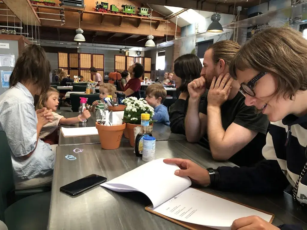 giona grazioli_THE BEE_Opperdoes_review