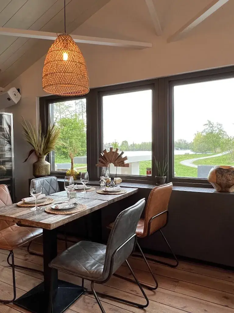 Lu B_Wander Island_Vinkeveen_review