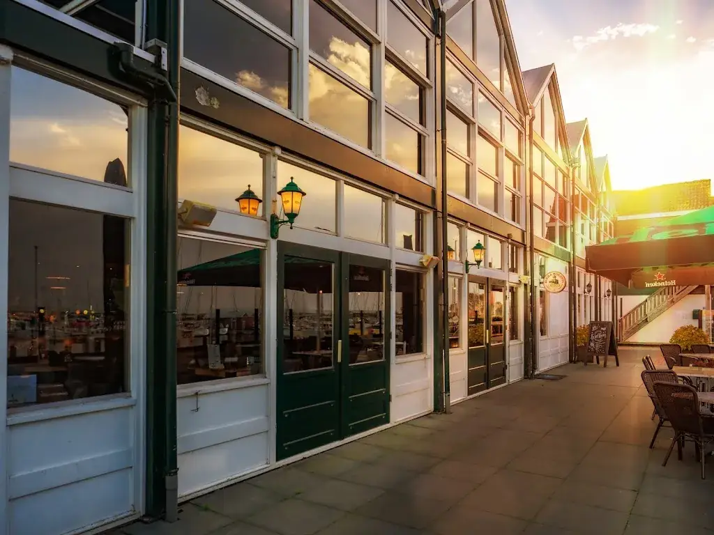 Aan ut Water restaurant in Lelystad