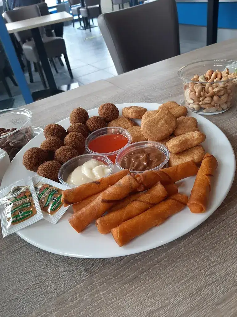 Grace Sellier_Cafetaria Restaurant Vijverhof_Avenhorn_review