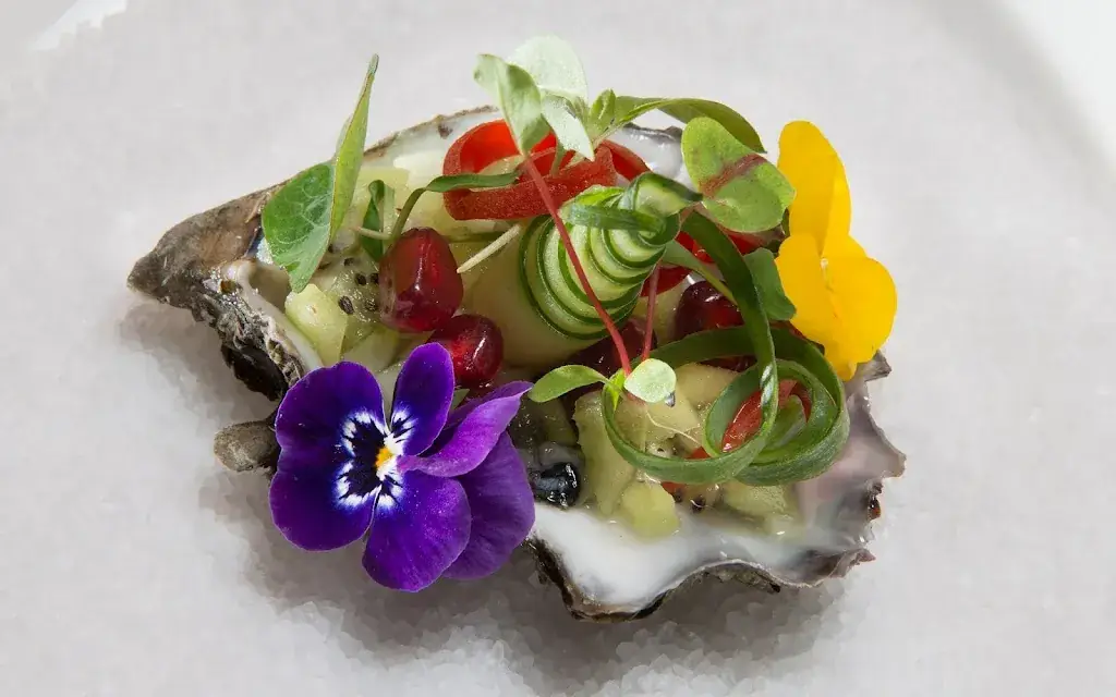 Madame Cheung_Hoorn_slider_image_3