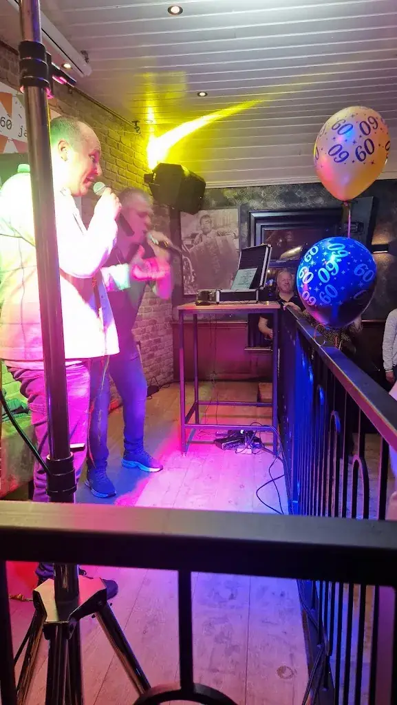 Henk Van Den Beld_De Dorpstaveerne/ Koppie Bar_Assendelft_review