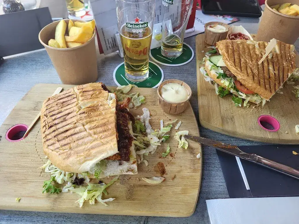 Fabian Jöbstl_Bij John eten & drinken_Lelystad_reseña