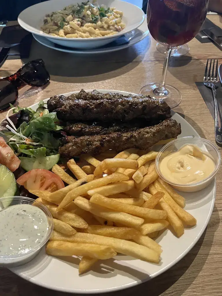 Eloise Moen_BLVD 020_Amsterdam_review