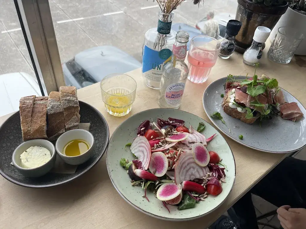 Amy_DeDAKKAS_Haarlem_review