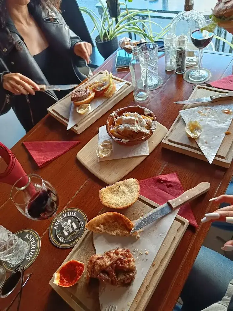 Adchareeya Ampairattana_Restaurant Zest - Craft Beer & Food_Amsterdam_reseña