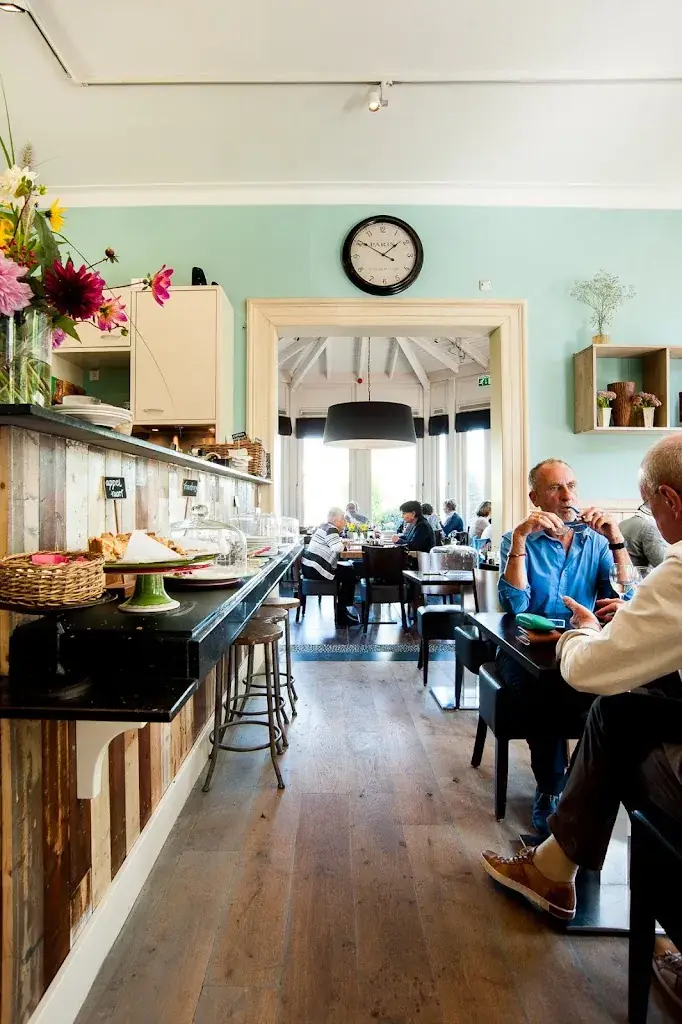 De Wachtkamer restaurant in Vogelenzang