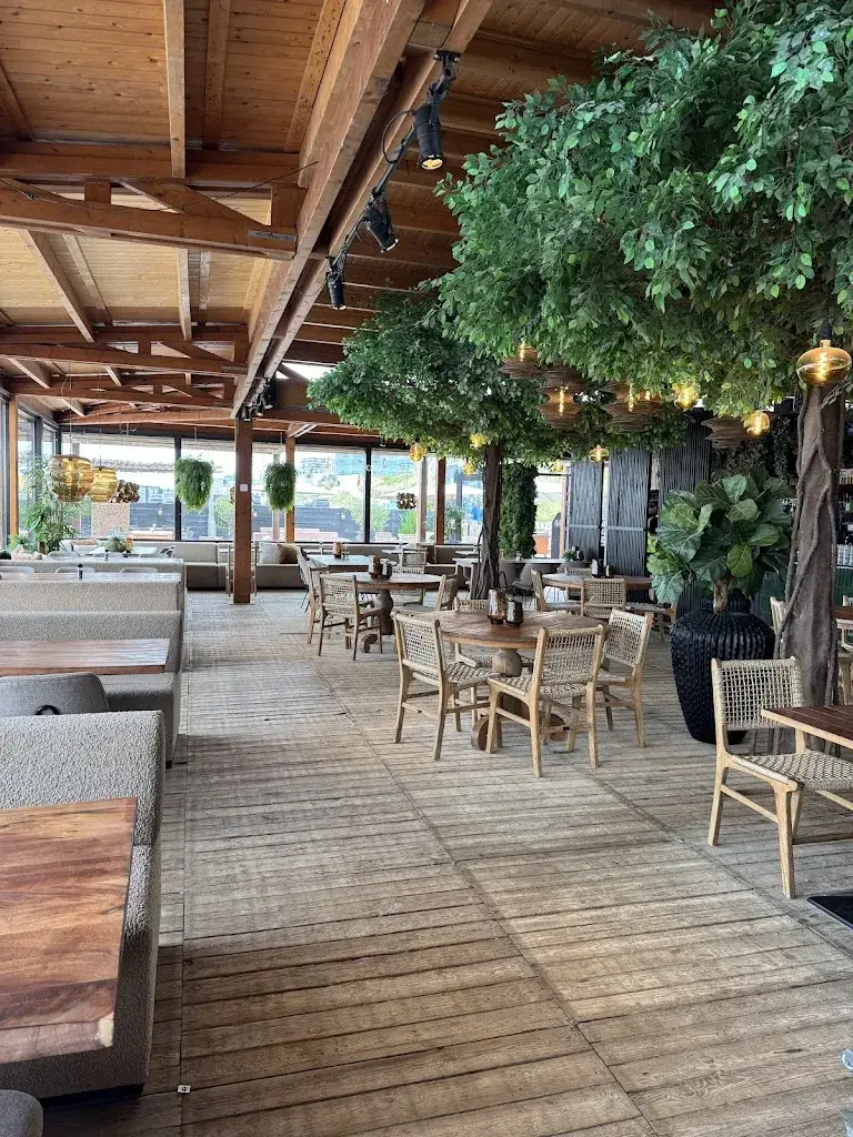 Beach Club Far Out_Zandvoort_slider_image_3